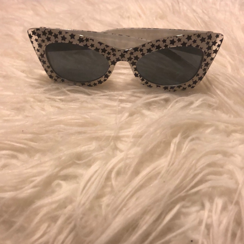 Star cat eye shaped shades!⭐️
